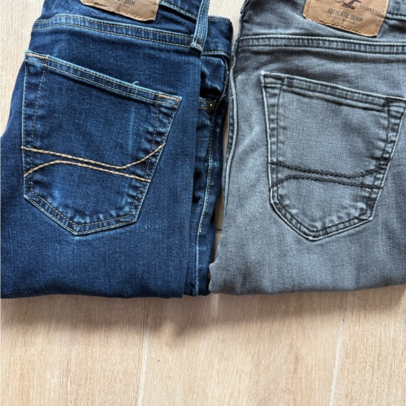 Two pairs of Hollister Skinny Jeans in Denim Blue and Charcoal Gray  SZ 26x28 - Picture 14 of 15